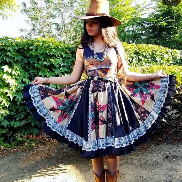 Vintage Dresses & Skirts - Vintage lace trimmed prairie quilt print skirt